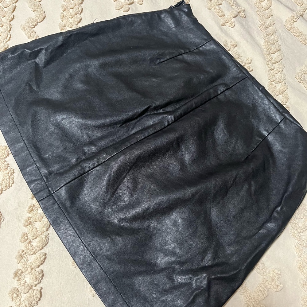 Black leather studded skirt size small - Picture 2 of 4